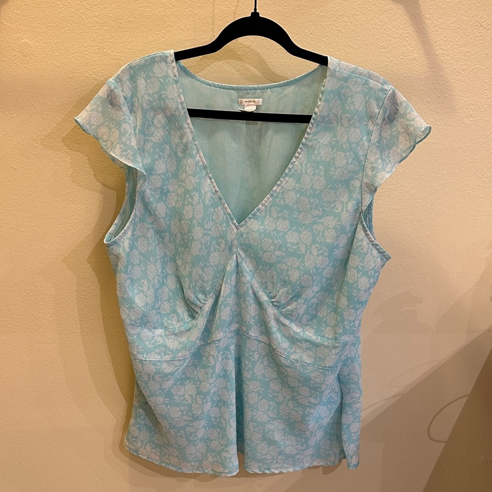 Old Navy Aqua Floral V-Neck Flutter Sleeve Blouse
